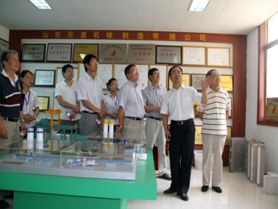 2012.7.28日山東天意兩項科技成果鑒定順利通過，北京領導專家，到我公司參觀指導