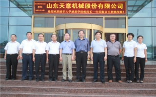 清華大學建筑設計研究院副院長、研究員侯建群蒞臨