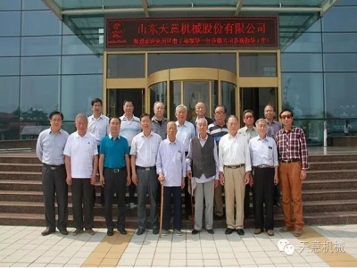 兗州區委常委、組織部長徐繼瑞一行領導蒞臨天意參觀指導工作